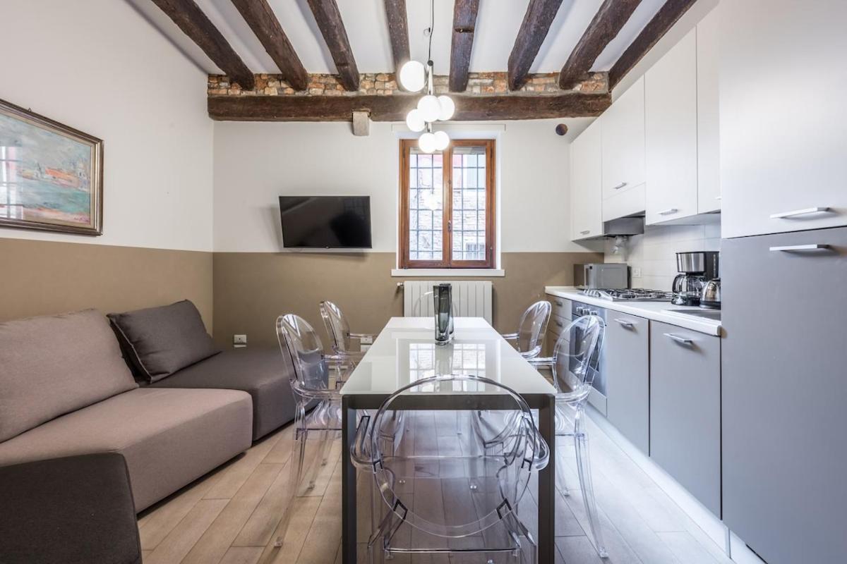 Apartment Window On Venedig